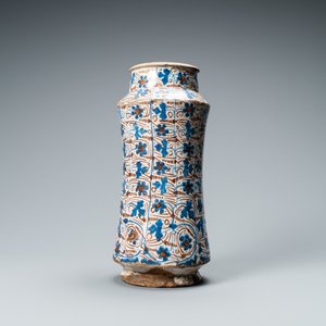 A Hispano-Moresque luster-glazed albarello, Manises, Spain, 3rd quarter 15th C. — photo 4