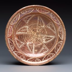 A Hispano-Moresque lustre-glazed dish — photo 1