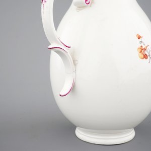 A Höchst porcelain coffee pot and cup with floral decoration, 18th C. — photo 8