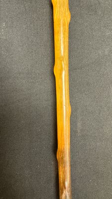 A honey-brown rhinoceros horn swagger stick with a gilt-copper knob — 照片 11