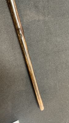 A honey-brown rhinoceros horn swagger stick with a gilt-copper knob — 照片 17