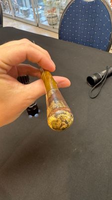A honey-brown rhinoceros horn swagger stick with a gilt-copper knob — 照片 22