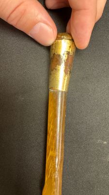 A honey-brown rhinoceros horn swagger stick with a gilt-copper knob — 照片 9