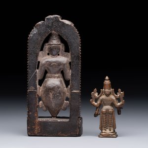 A Indian soapstone figure of Vishnu and a small bronze figure of Vishnu, 18/19th C. — 照片 3