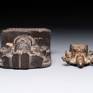 A Indian soapstone figure of Vishnu and a small bronze figure of Vishnu, 18/19th C. — 照片 6