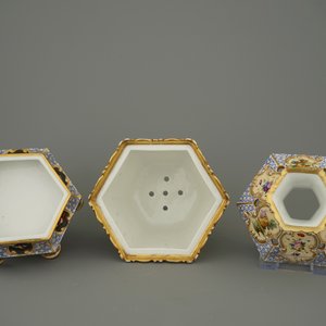A Jacob Petit porcelain pot-pourri vase, Paris, ca. 1835 — photo 7