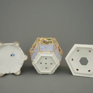 A Jacob Petit porcelain pot-pourri vase, Paris, ca. 1835 — photo 8