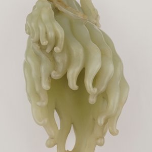 A jade buddha hand on a carved wood stand, Qing dynasty, 18th C. — photo 20