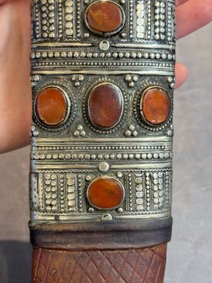 A jambiya-style dagger or 'Asib' with horn hilt and silver-plated mounts, Yemen, 19th C. — 照片 9