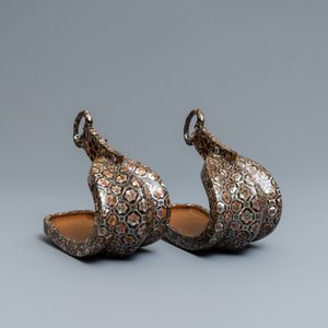 A Japanese aogai-nashiji 'kura' saddle with associated 'abumi' stirrups, Muromachi, 16th C. — photo 2