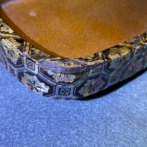A Japanese aogai-nashiji 'kura' saddle with associated 'abumi' stirrups, Muromachi, 16th C. — photo 39