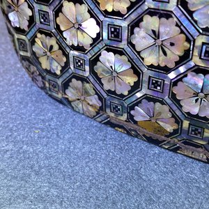 A Japanese aogai-nashiji 'kura' saddle with associated 'abumi' stirrups, Muromachi, 16th C. — photo 50