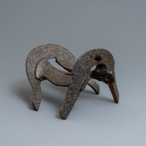 A Japanese aogai-nashiji 'kura' saddle with associated 'abumi' stirrups, Muromachi, 16th C. — 照片 9