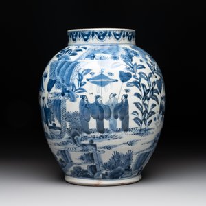 A Japanese Arita blue and white jar, a dish and a ewer, Edo, 17/18th C. — photo 5