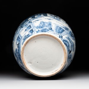 A Japanese Arita blue and white jar, a dish and a ewer, Edo, 17/18th C. — photo 9