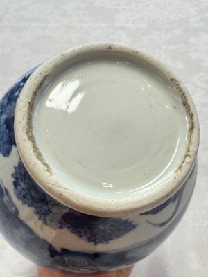 A Japanese Arita blue and white jug and a pair of plates, Edo, 17th C. — 照片 14