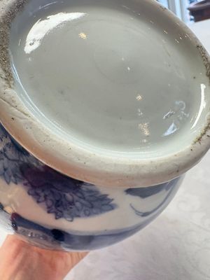 A Japanese Arita blue and white jug and a pair of plates, Edo, 17th C. — 照片 18