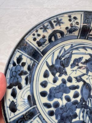 A Japanese Arita blue and white jug and a pair of plates, Edo, 17th C. — 照片 21
