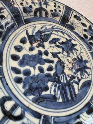 A Japanese Arita blue and white jug and a pair of plates, Edo, 17th C. — 照片 24