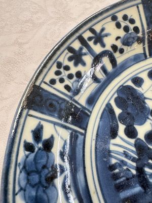 A Japanese Arita blue and white jug and a pair of plates, Edo, 17th C. — 照片 42