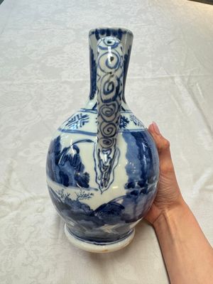 A Japanese Arita blue and white jug and a pair of plates, Edo, 17th C. — 照片 5