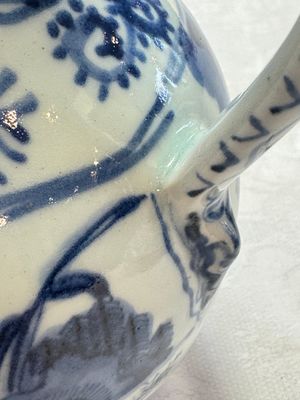 A Japanese Arita blue and white jug and a pair of plates, Edo, 17th C. — 照片 7