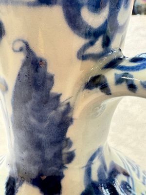 A Japanese Arita blue and white jug and a pair of plates, Edo, 17th C. — 照片 8