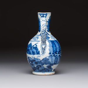 A Japanese Arita blue and white jug and a pair of plates, Edo, 17th C. — 照片 5