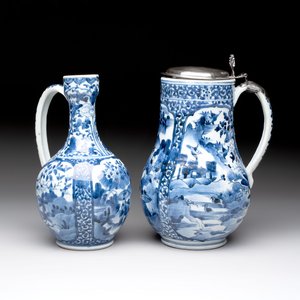 A Japanese Arita blue and white jug and a silver-mounted tankard, Edo, 17/18th C. — 照片 1