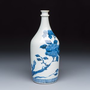 A Japanese Arita blue and white 'Peony' sake bottle — photo 4