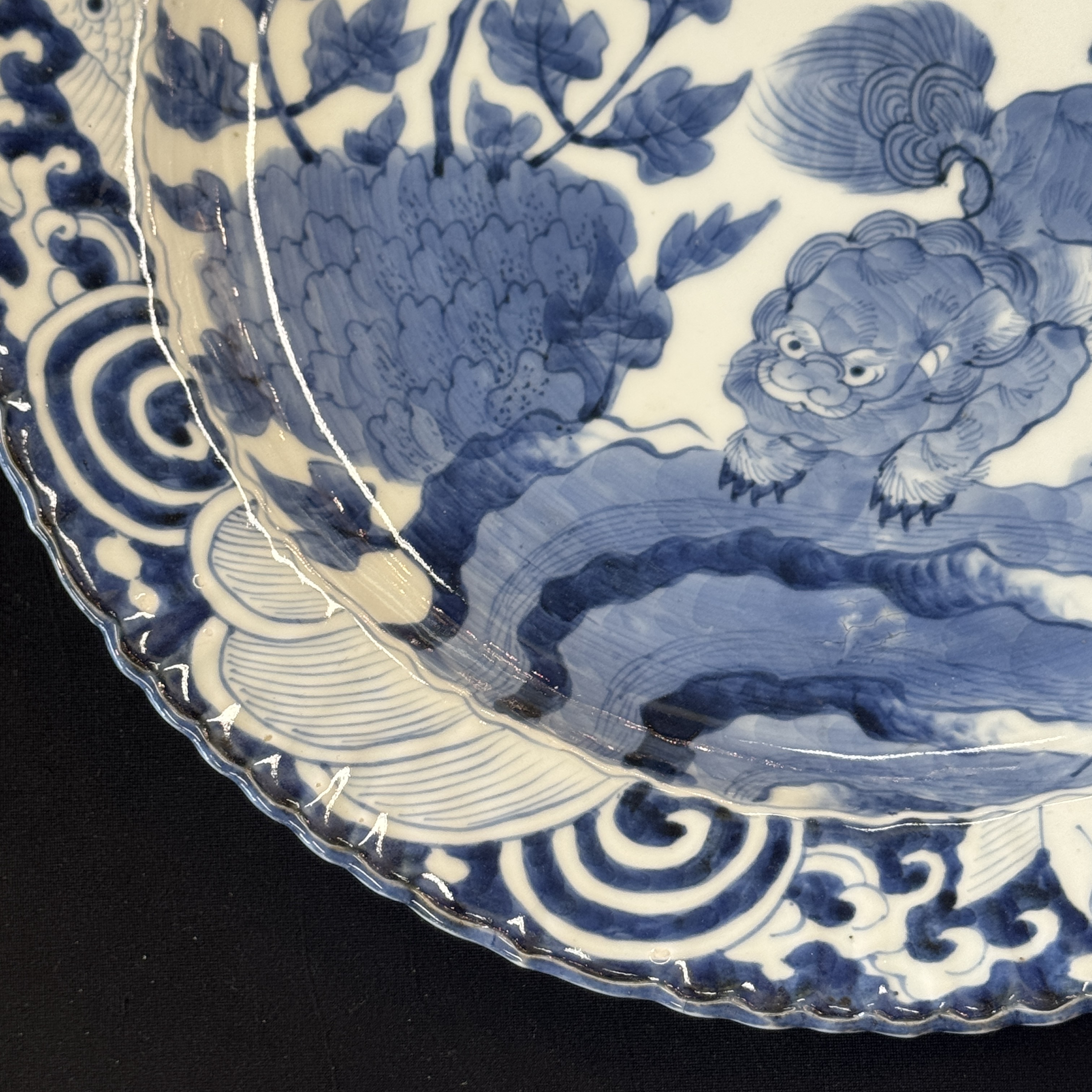 A Japanese Arita blue and white 'Shishi' dish — photo 2