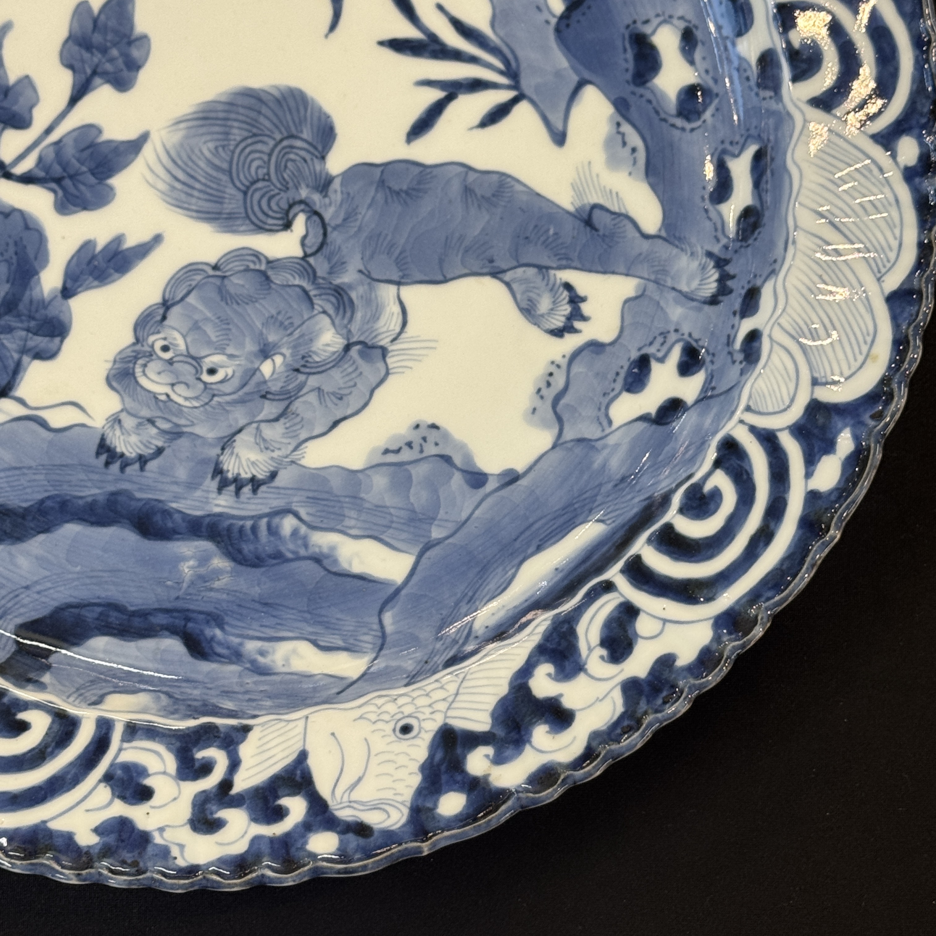 A Japanese Arita blue and white 'Shishi' dish — photo 6