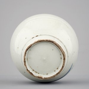 Un vase bouteille en porcelaine de Japon, Arita, 17/18ème — photo 6