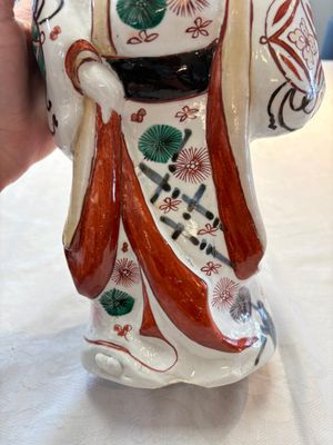 A Japanese Arita Imari figure of a samurai dressed in a kimono, Edo, 17/18th C. — photo 8
