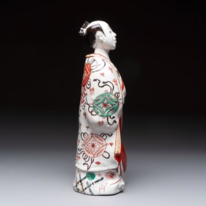 A Japanese Arita Imari figure of a samurai dressed in a kimono, Edo, 17/18th C. — photo 4