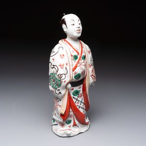 A Japanese Arita Imari figure of a samurai dressed in a kimono, Edo, 17/18th C. — photo 6