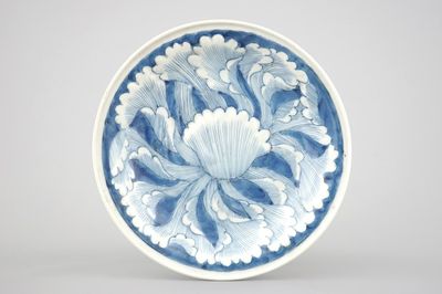 A Japanese Arita porcelain plate with relief-moulded decoration, 18th C.