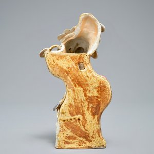 A Japanese Arita wall vase with a monkey on a tree, Edo, 17/18th C. — photo 3