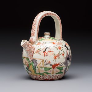 A Japanese Arita wine pot and cover with figural design, Edo, 17th C. — photo 1