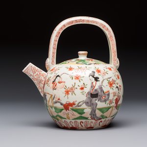 A Japanese Arita wine pot and cover with figural design, Edo, 17th C. — photo 2