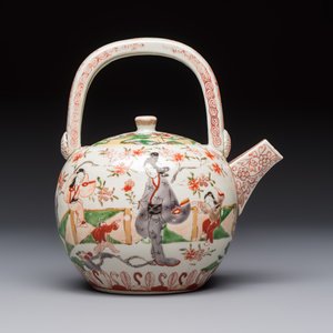 A Japanese Arita wine pot and cover with figural design, Edo, 17th C. — photo 4
