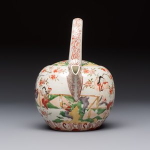 A Japanese Arita wine pot and cover with figural design, Edo, 17th C. — photo 5