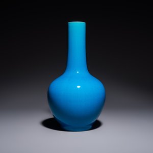 A Japanese Awaji orange-glazed brush washer, marked, and a blue-glazed vase, 19/20th C. — photo 4