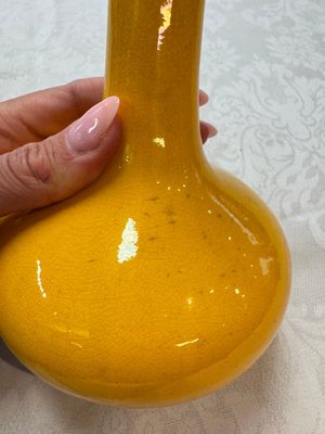 A Japanese Awaji yellow-glazed vase and a white-glazed 'Monkey' group, 19/20th C. — photo 15