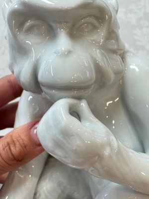 A Japanese Awaji yellow-glazed vase and a white-glazed 'Monkey' group, 19/20th C. — photo 6