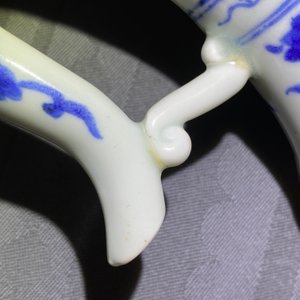 A Japanese blue and white Arita ewer, two dishes and an oval tray, Edo, 17/18th C. — 照片 13