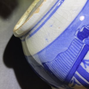 A Japanese blue and white Arita ewer, two dishes and an oval tray, Edo, 17/18th C. — 照片 16