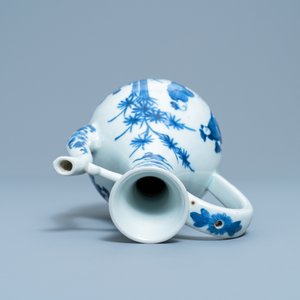 A Japanese blue and white Arita ewer, two dishes and an oval tray, Edo, 17/18th C. — 照片 10