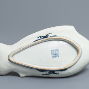 A Japanese blue and white Arita fish-shaped tray, Edo/Meiji, 18/19th C. — photo 2