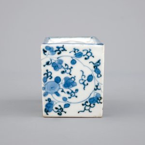 A Japanese blue and white arita porcelain sand shaker, 17/18th C — photo 5